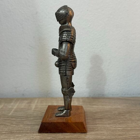 King‎ Henry VIII Foot Combat Armour C.1520 Pewter Detailed Figurine Articulated - Picture 8 of 13
